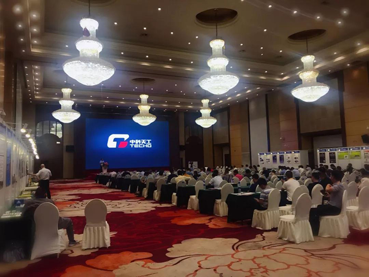 中科天工榮獲“2018年度優(yōu)質煙包供應商”榮譽稱號02.jpg 中科天工榮獲“2018年度優(yōu)質煙包供應商”榮譽稱號02.jpg