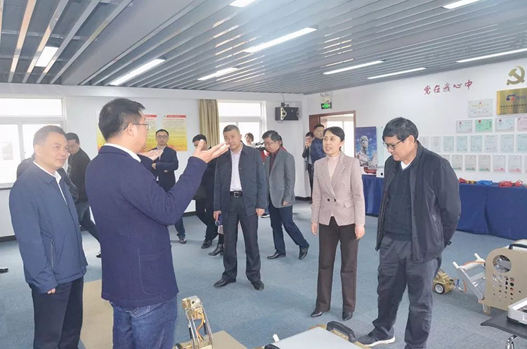 中國工程院李曉紅院長帶隊(duì)蒞臨中科天工調(diào)研指導(dǎo)03.jpg 中國工程院李曉紅院長帶隊(duì)蒞臨中科天工調(diào)研指導(dǎo)03.jpg